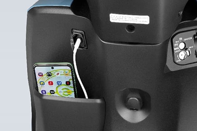 Inner Pocket with 15W USB-C Port